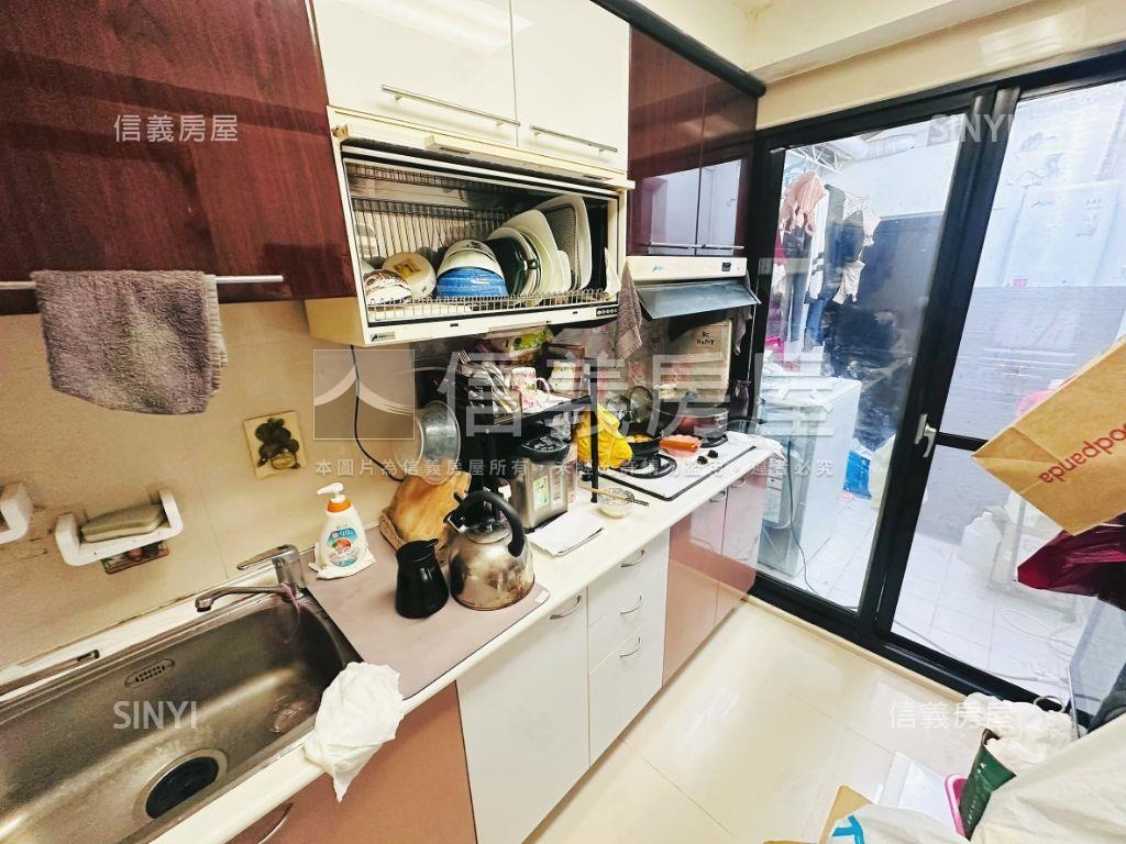 忠誠路裝潢美一樓房屋室內格局與周邊環境
