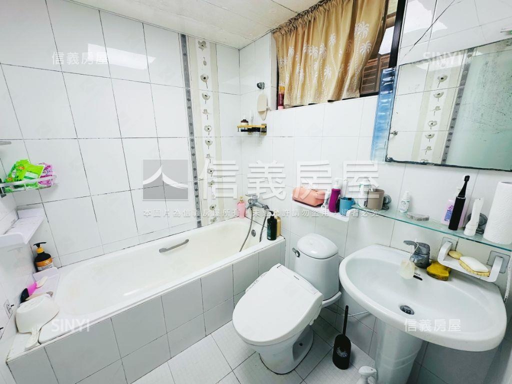 忠誠路裝潢美一樓房屋室內格局與周邊環境