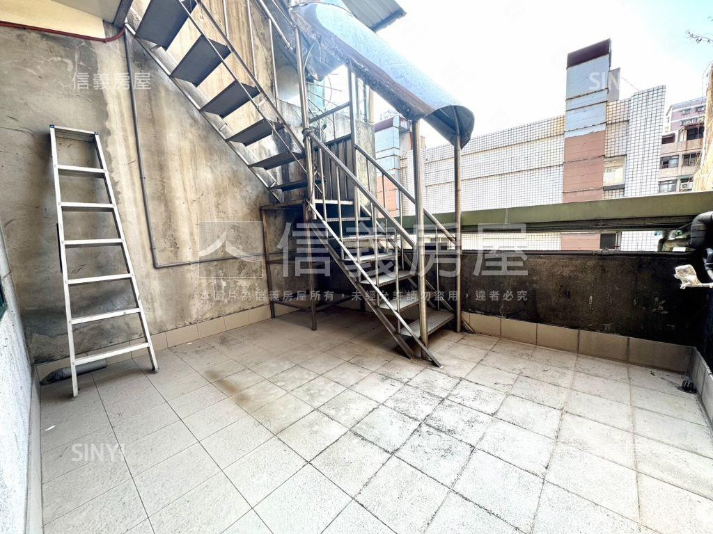 稀有中興路裝潢透天房屋室內格局與周邊環境