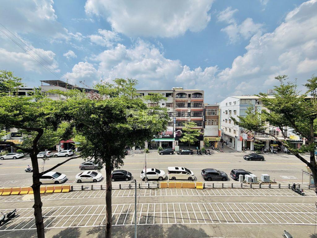 逢甲文華公寓陽台三大套房房屋室內格局與周邊環境