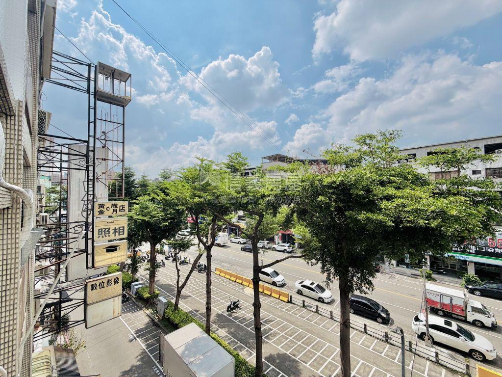 逢甲文華公寓陽台三大套房房屋室內格局與周邊環境