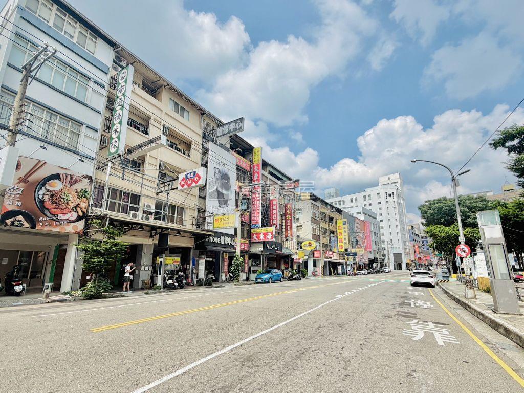 逢甲文華公寓陽台三大套房房屋室內格局與周邊環境