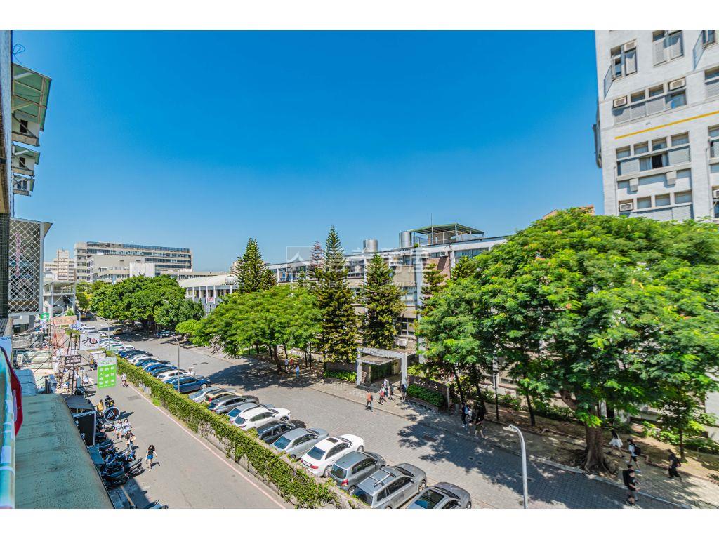逢甲文華公寓陽台三大套房房屋室內格局與周邊環境