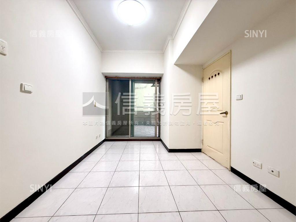 東區鄉城大鎮露台兩房車位房屋室內格局與周邊環境