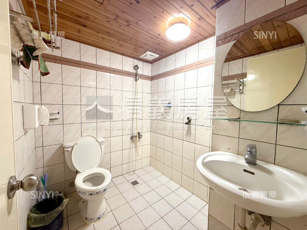 東區鄉城大鎮露台兩房車位房屋室內格局與周邊環境