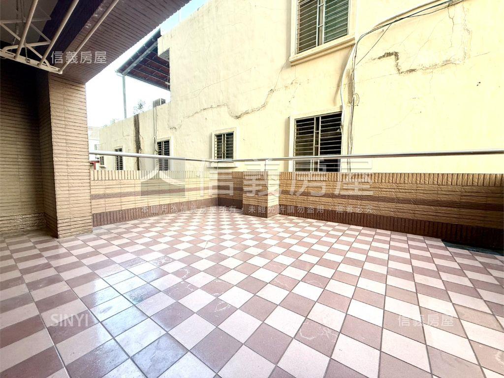 東區鄉城大鎮露台兩房車位房屋室內格局與周邊環境