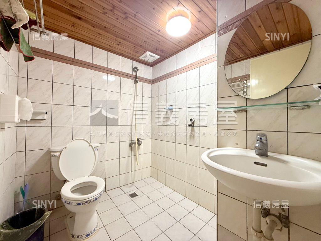 東區鄉城大鎮露台兩房車位房屋室內格局與周邊環境