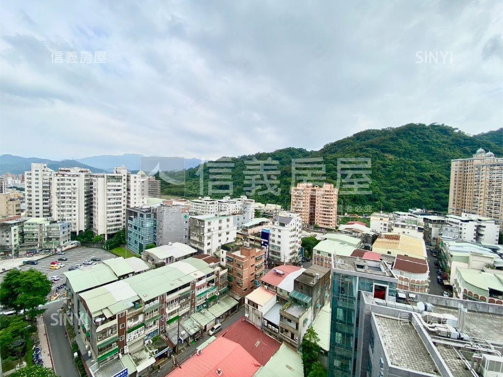台北大學城＊次頂樓景觀戶房屋室內格局與周邊環境