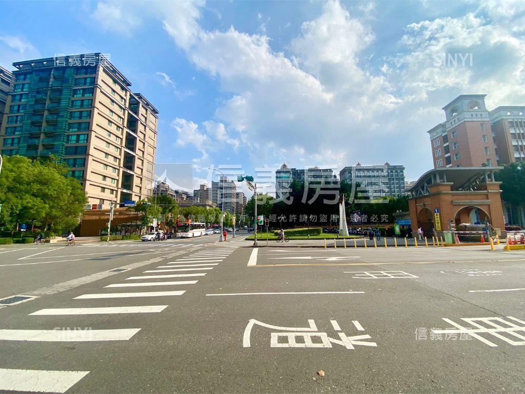 台北大學城＊次頂樓景觀戶房屋室內格局與周邊環境