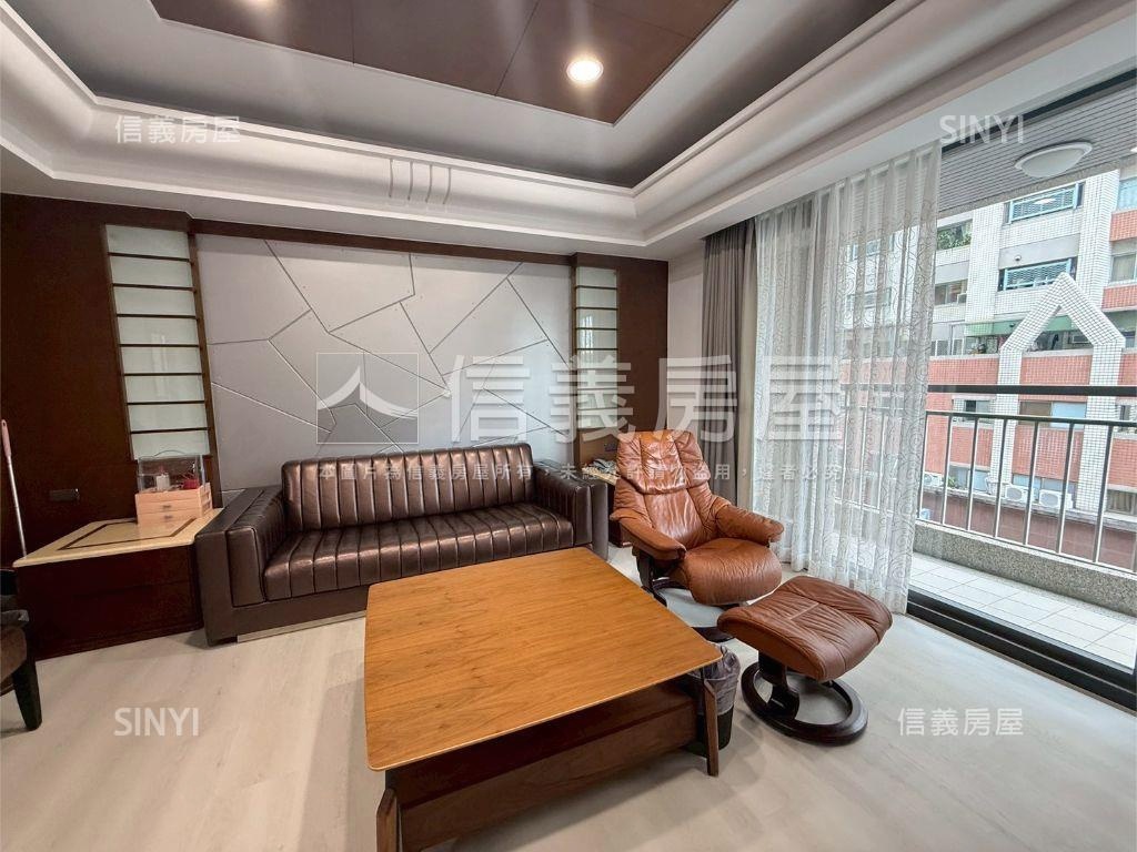 專任順天首席四房雙車位房屋室內格局與周邊環境