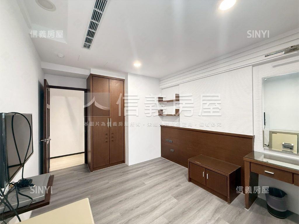 專任順天首席四房雙車位房屋室內格局與周邊環境