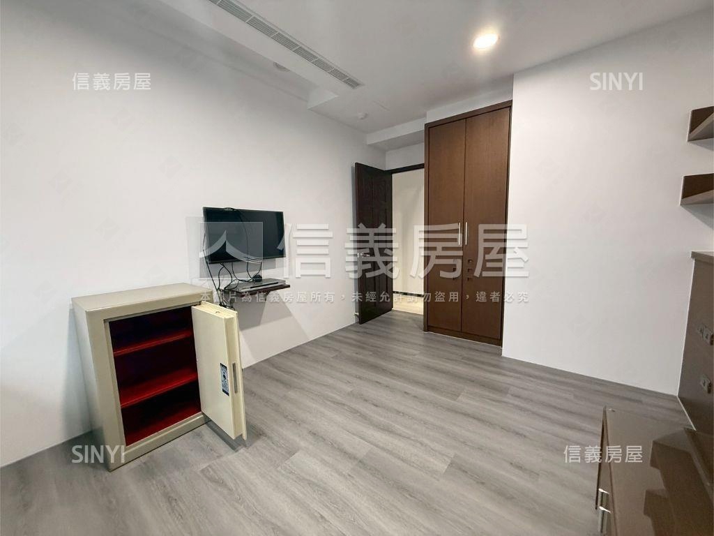 專任順天首席四房雙車位房屋室內格局與周邊環境