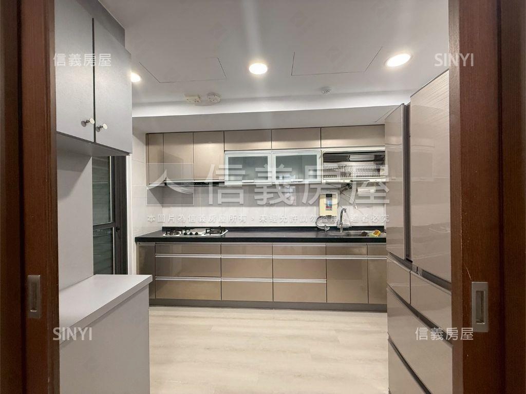 專任順天首席四房雙車位房屋室內格局與周邊環境