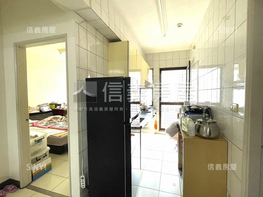 低總價。三房車位房屋室內格局與周邊環境