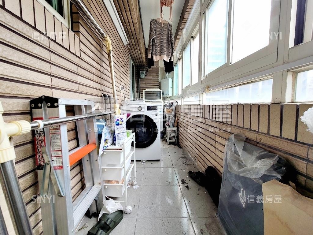 仁愛特區３房車位房屋室內格局與周邊環境