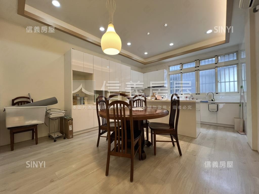 近公所朝東南裝潢透天房屋室內格局與周邊環境