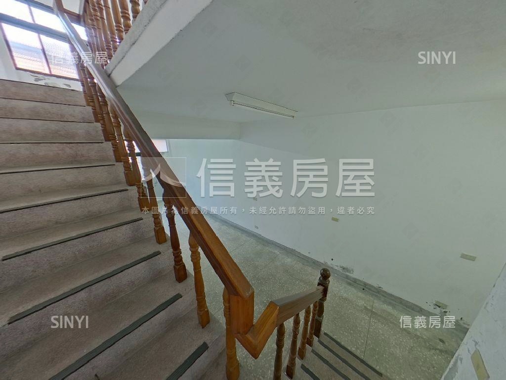 近市場整棟透天金店面房屋室內格局與周邊環境