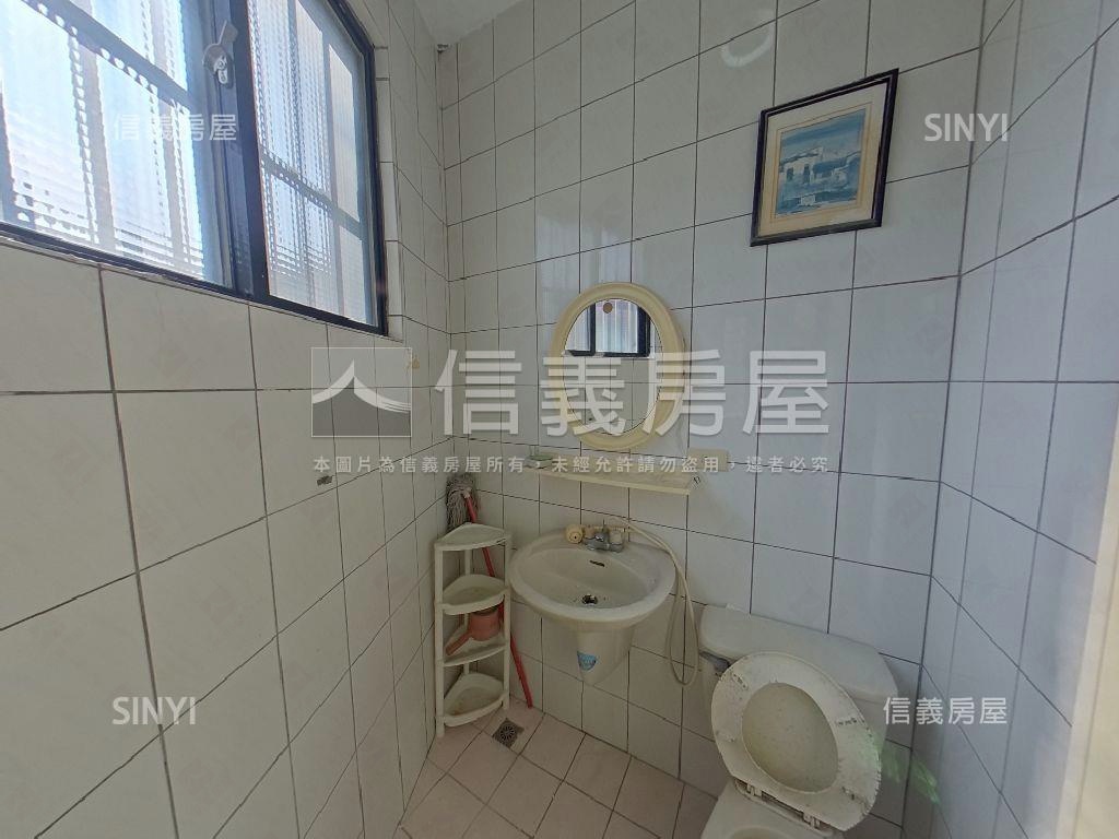 近市場整棟透天金店面房屋室內格局與周邊環境