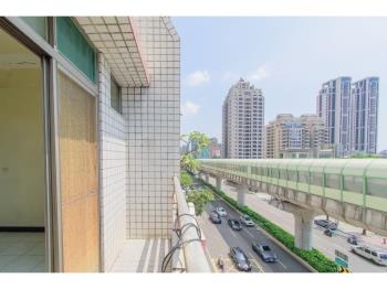 公益文心路旁金透店