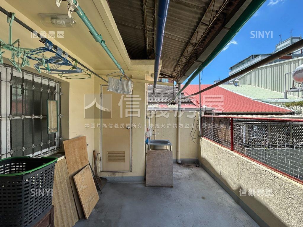臨路邊間前後庭院日式洋房房屋室內格局與周邊環境