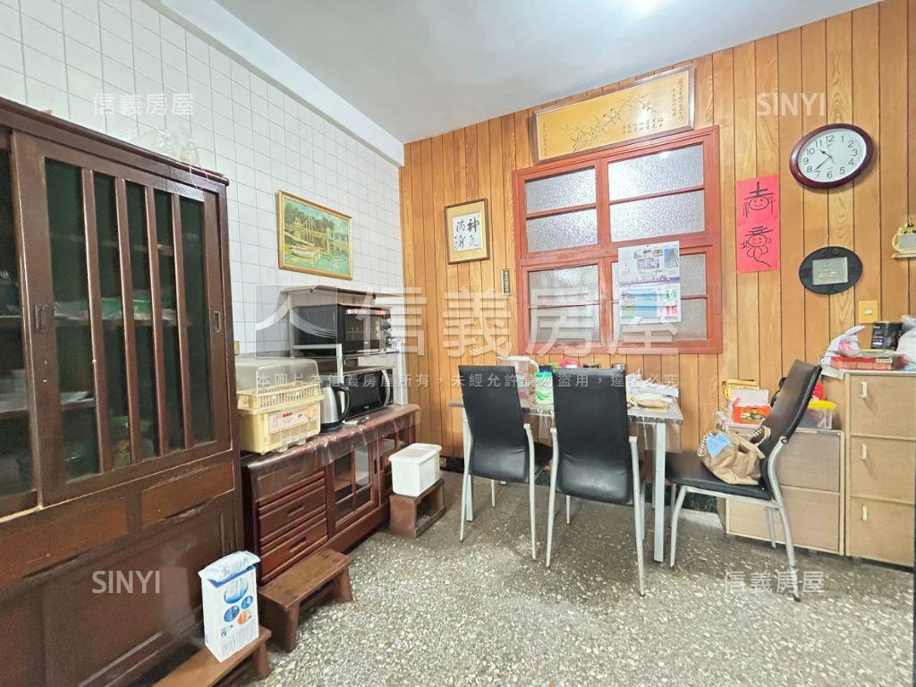 臨路邊間前後庭院日式洋房房屋室內格局與周邊環境