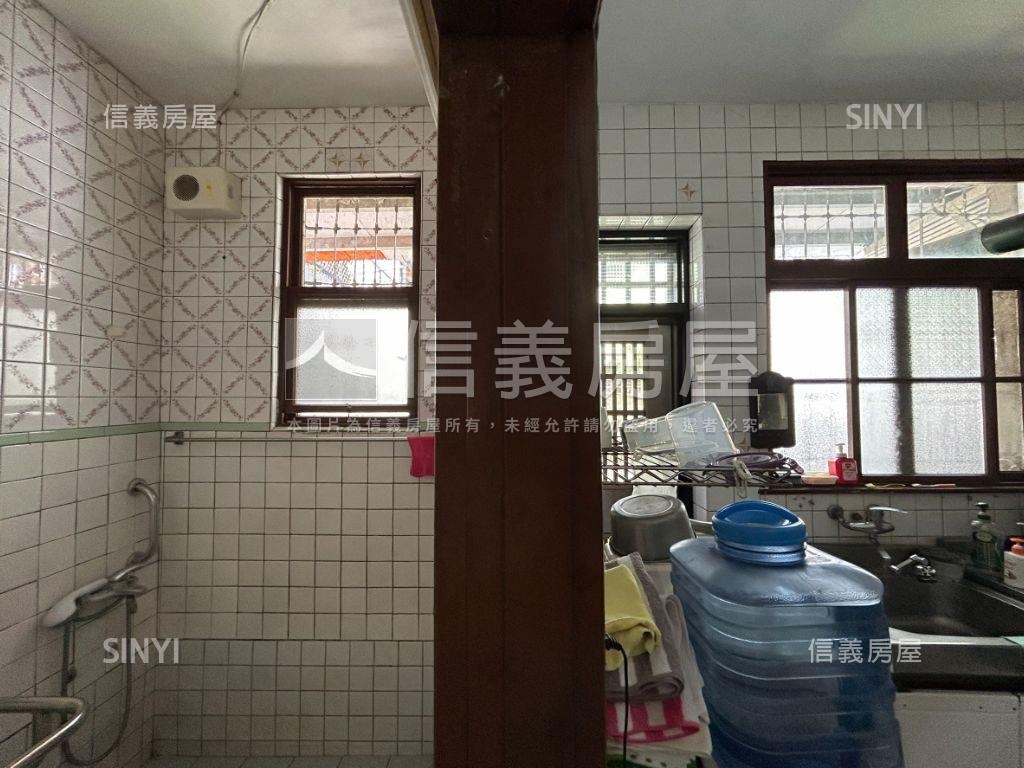 臨路邊間前後庭院日式洋房房屋室內格局與周邊環境
