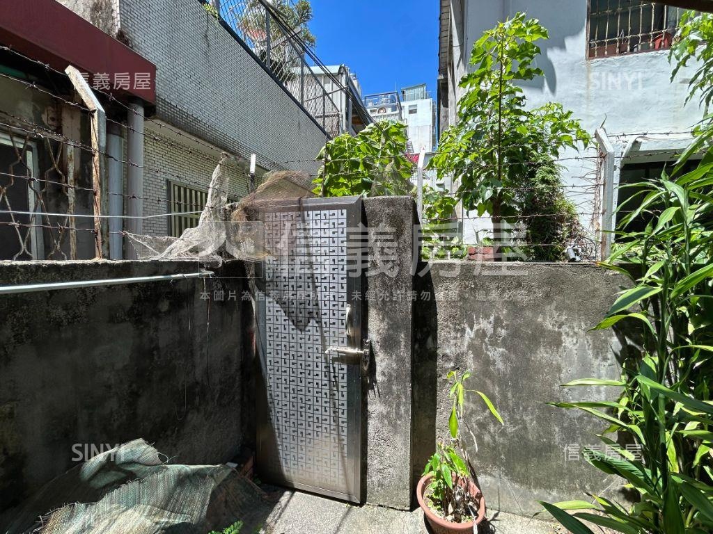臨路邊間前後庭院日式洋房房屋室內格局與周邊環境