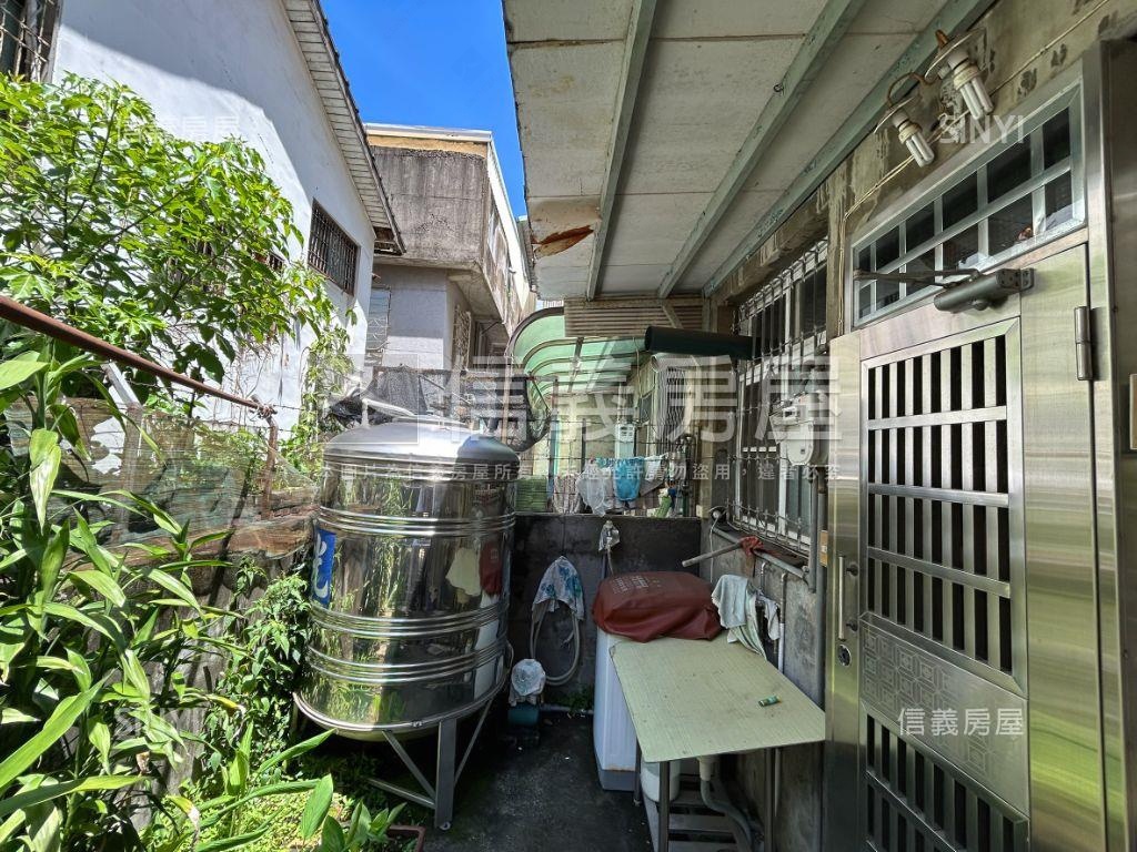 臨路邊間前後庭院日式洋房房屋室內格局與周邊環境