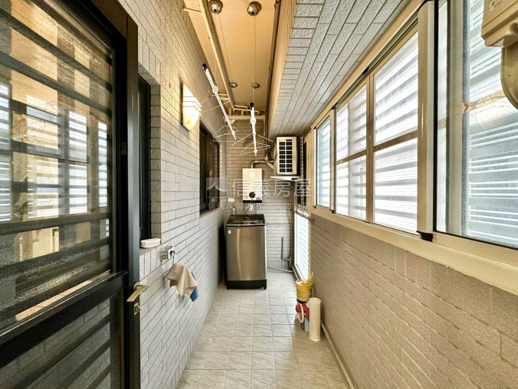 心悅高樓精裝稀有雙平車房屋室內格局與周邊環境