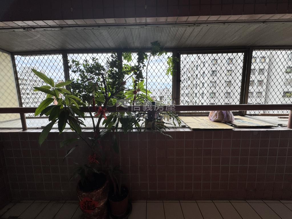 水湳稀有四房美宅房屋室內格局與周邊環境