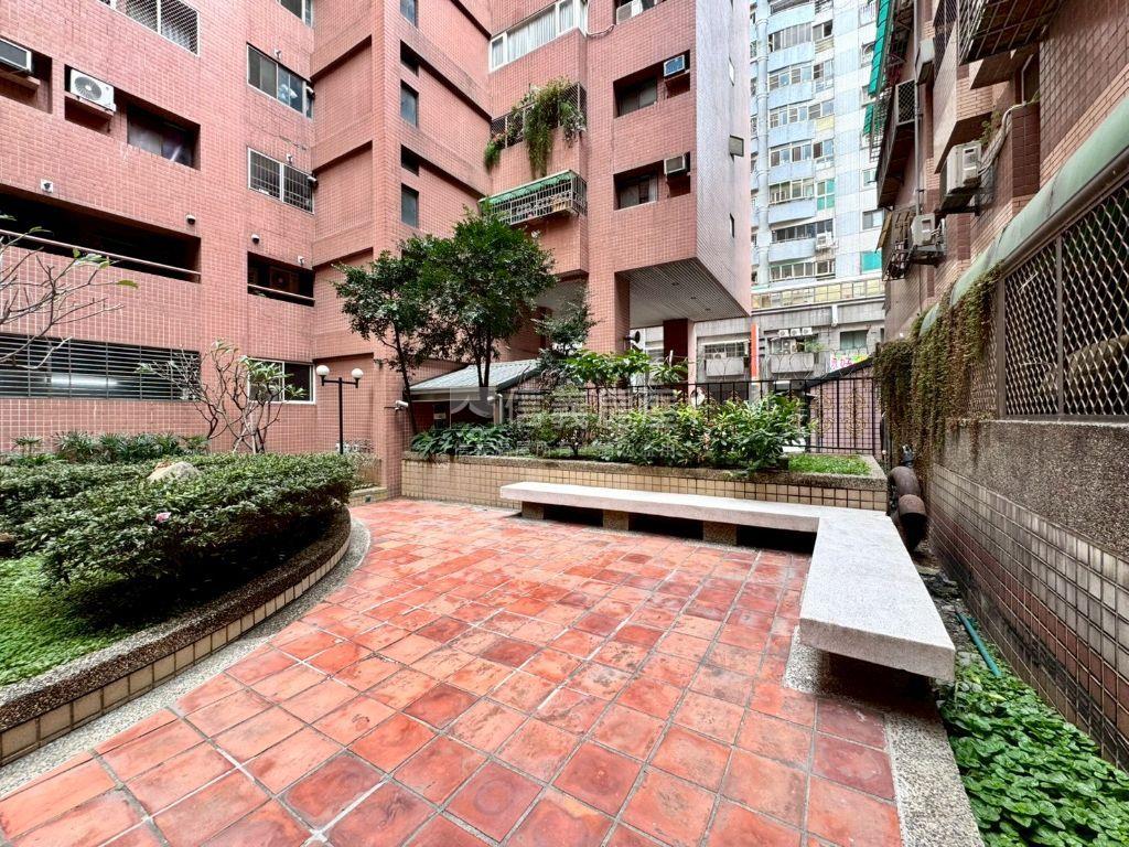 水湳稀有四房美宅房屋室內格局與周邊環境