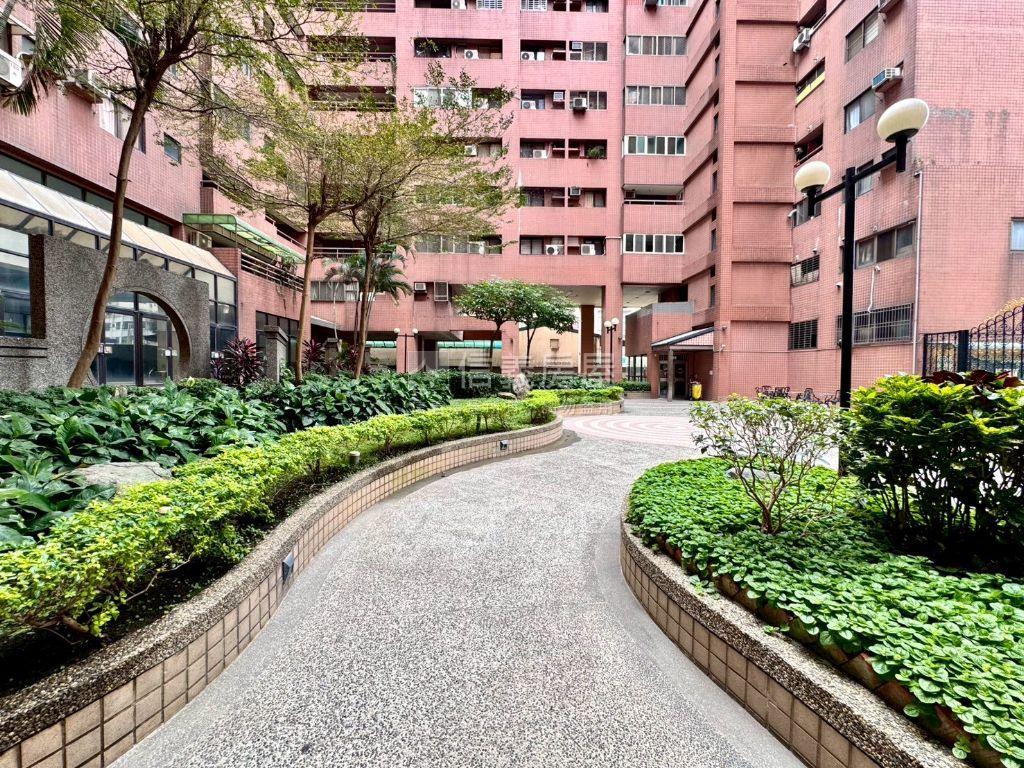 水湳稀有四房美宅房屋室內格局與周邊環境