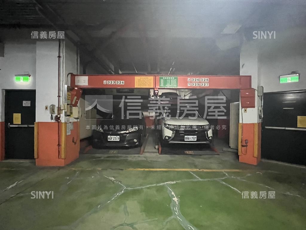仁愛特區坡機車位房屋室內格局與周邊環境