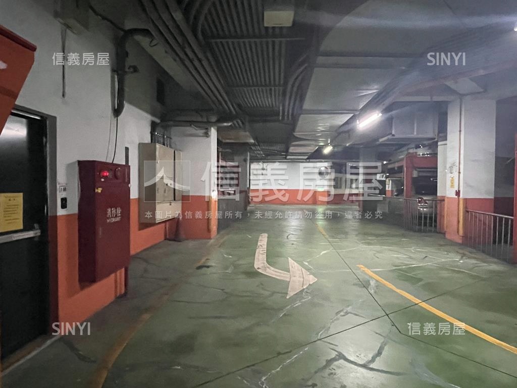 仁愛特區坡機車位房屋室內格局與周邊環境