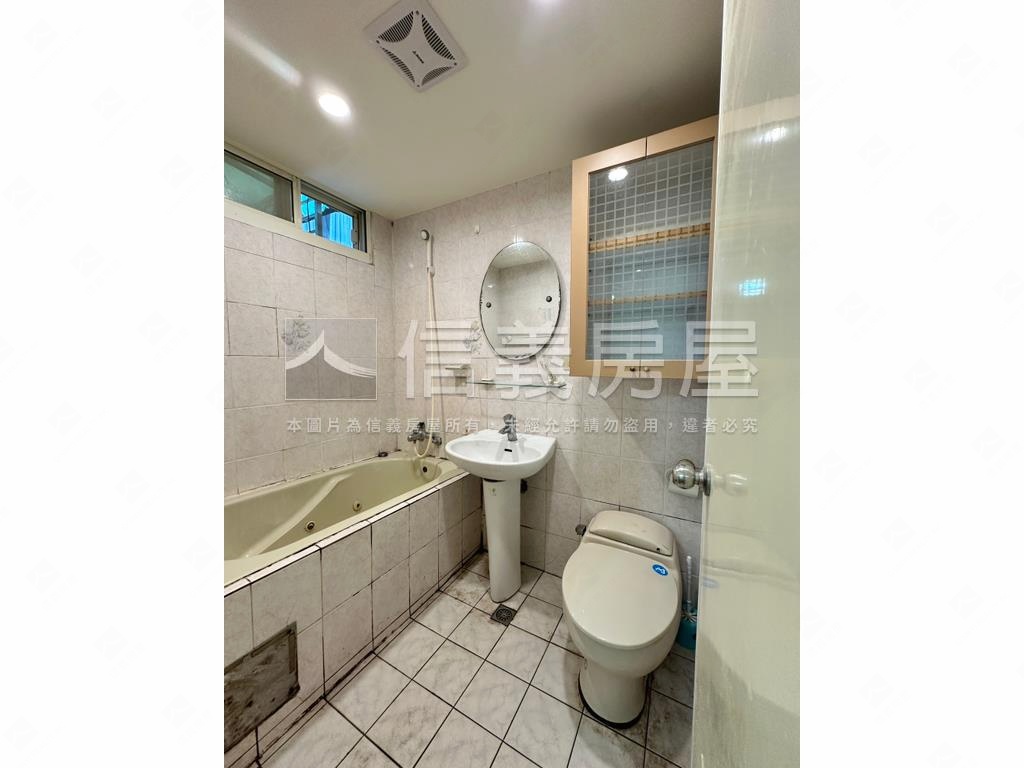 天母國小電梯採光兩房房屋室內格局與周邊環境