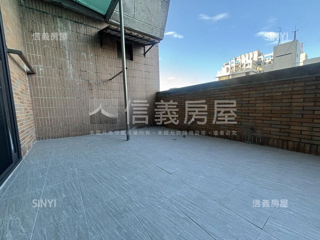 文心捷運三房平車大露台戶房屋室內格局與周邊環境