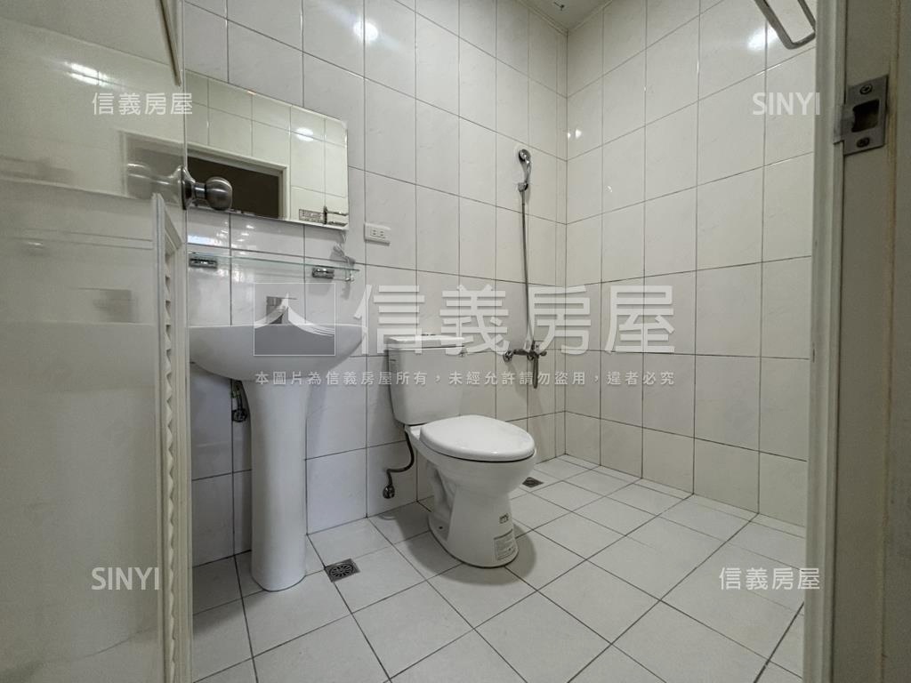 文心捷運三房平車大露台戶房屋室內格局與周邊環境