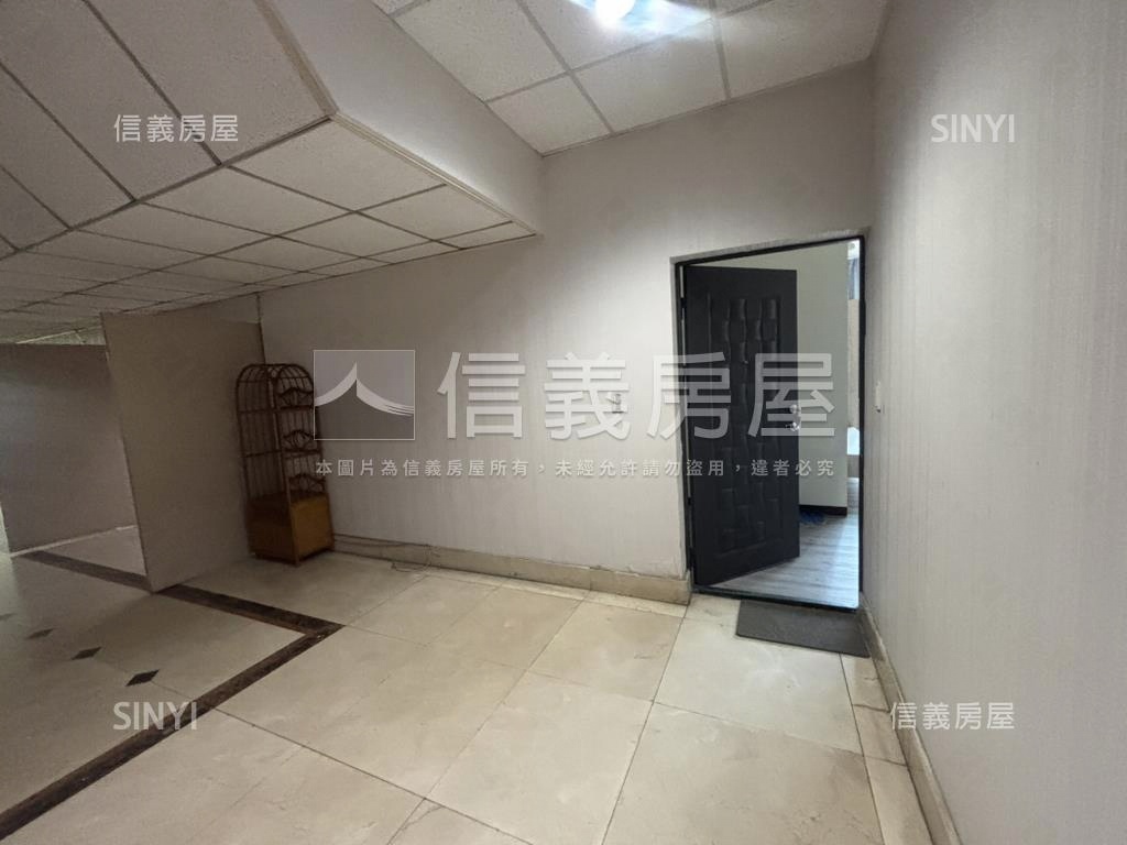 文心捷運三房平車大露台戶房屋室內格局與周邊環境