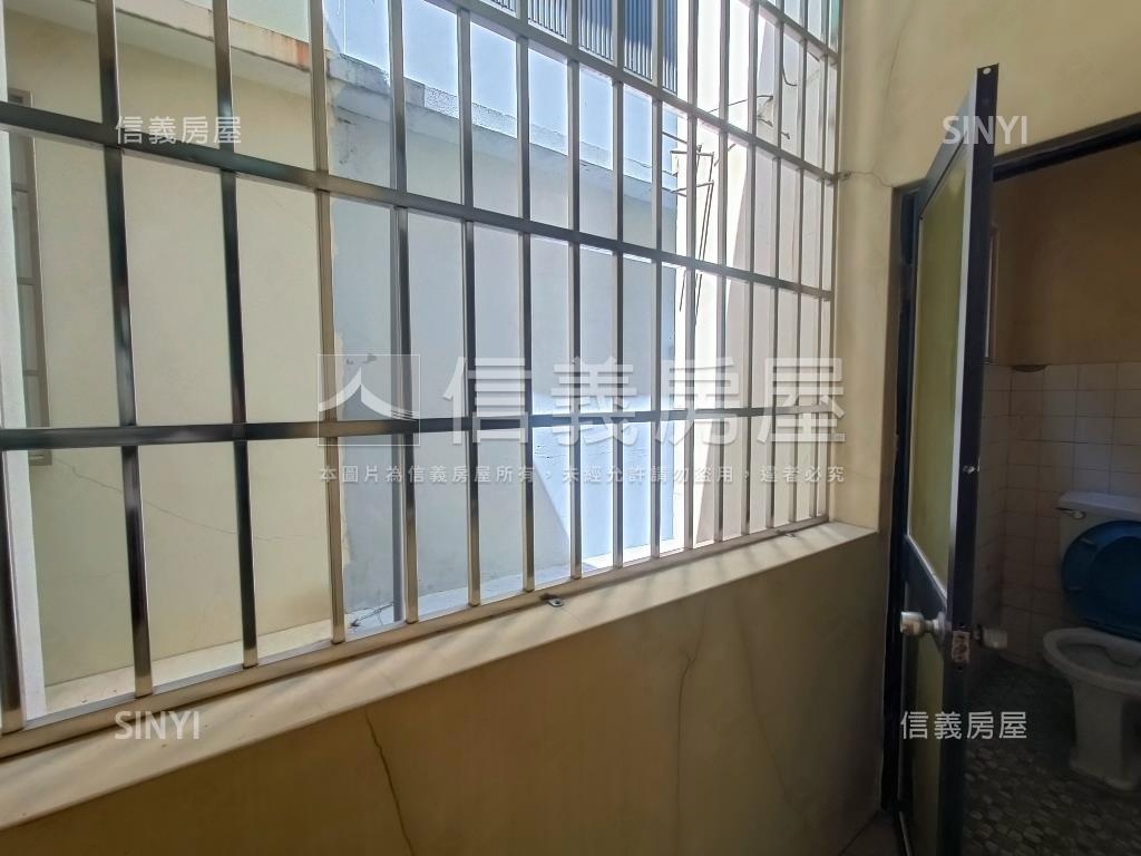 衛武營活巷優質透天房屋室內格局與周邊環境