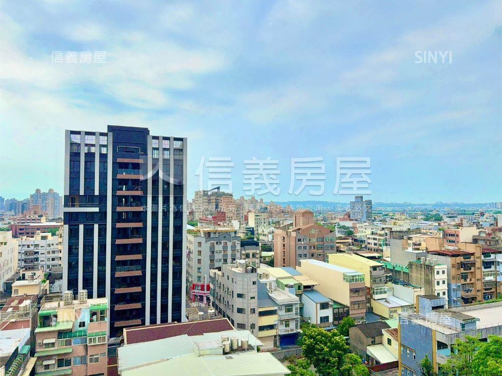 鴻柏鴻上｜Ｂ１１雙車位房屋室內格局與周邊環境