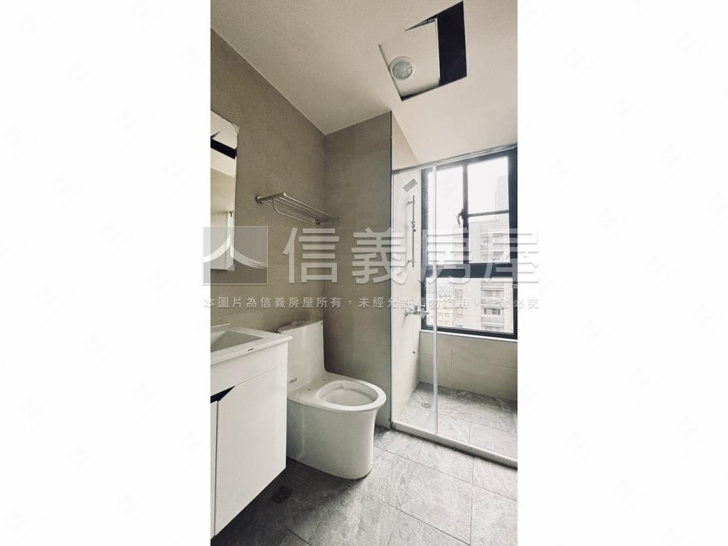 鵬躍序Ｂ１高樓景兩房車位房屋室內格局與周邊環境