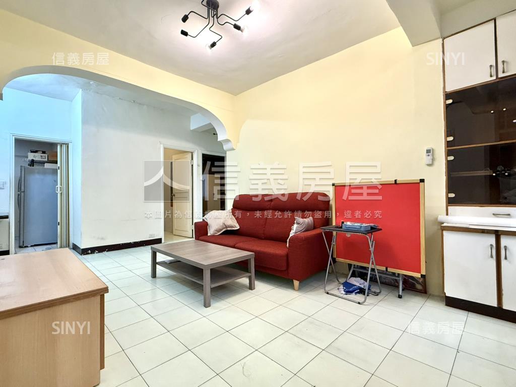 中正路黃金商圈稀有二樓房屋室內格局與周邊環境