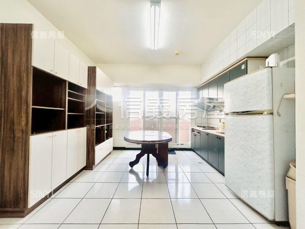 逢甲商圈採光漂亮美兩房房屋室內格局與周邊環境