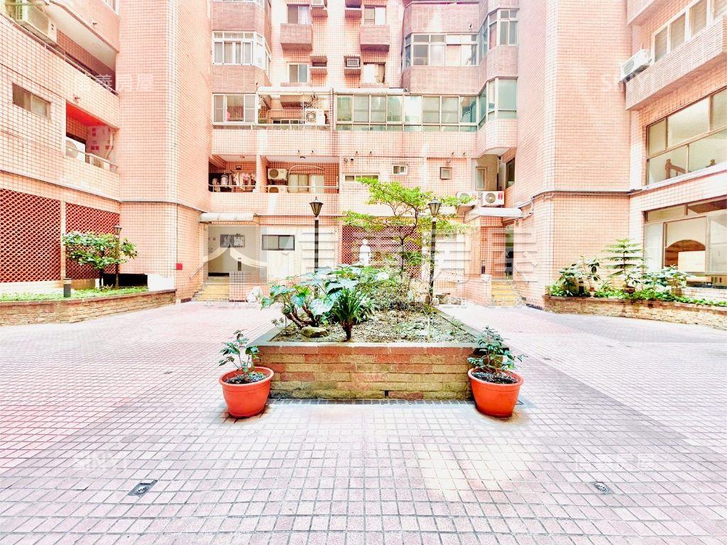 逢甲商圈採光漂亮美兩房房屋室內格局與周邊環境