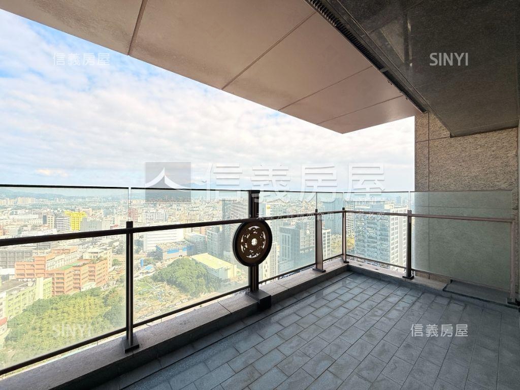 遠雄九五豪華氣派２３樓房屋室內格局與周邊環境