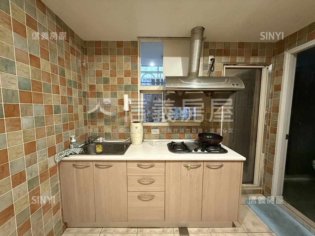 近徐匯捷運巷寬黃金三樓房屋室內格局與周邊環境