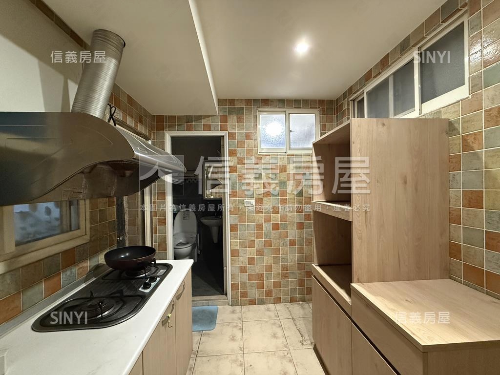 近徐匯捷運巷寬黃金三樓房屋室內格局與周邊環境