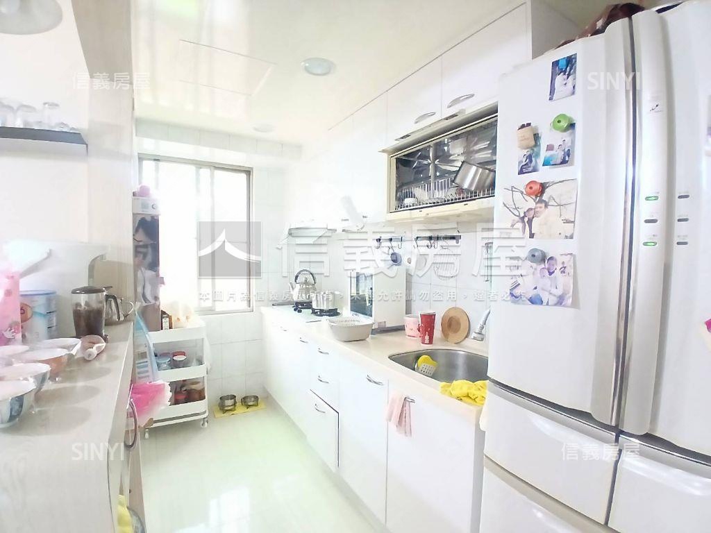 月河美景四房車位房屋室內格局與周邊環境