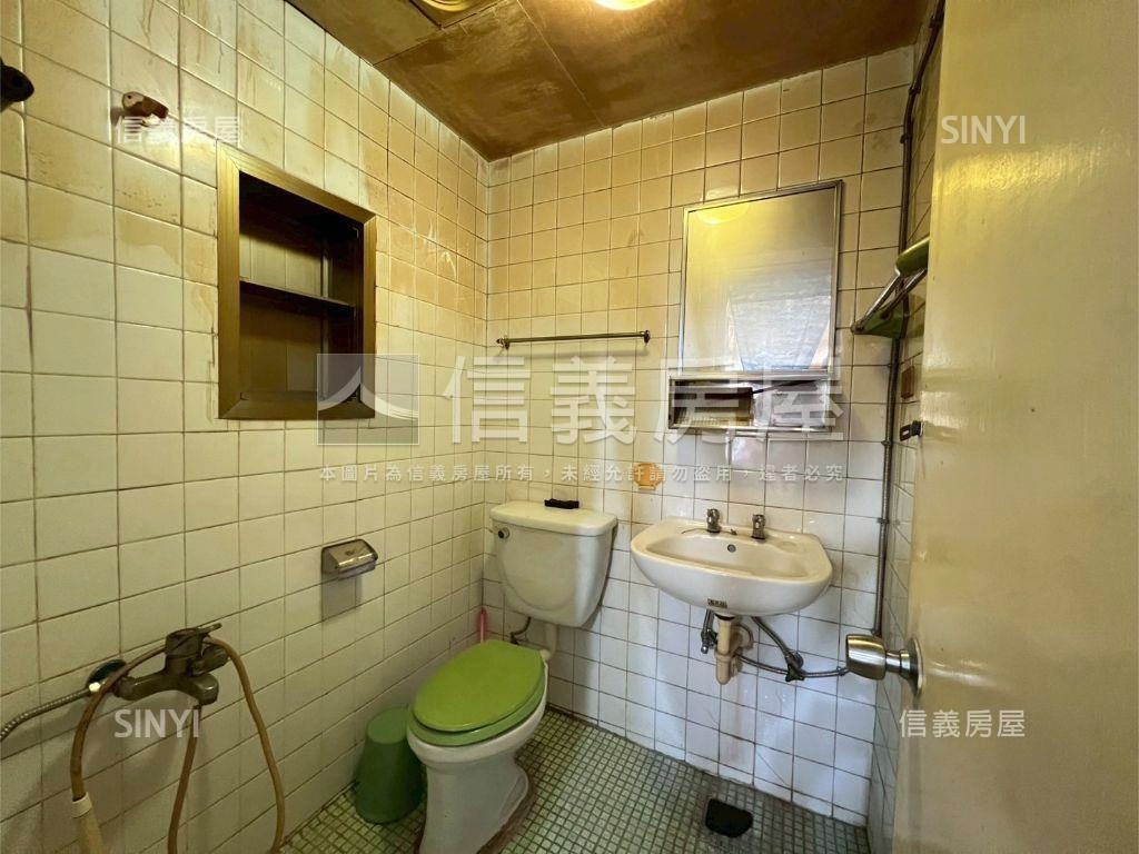 左營果貿低總價成家三房房屋室內格局與周邊環境