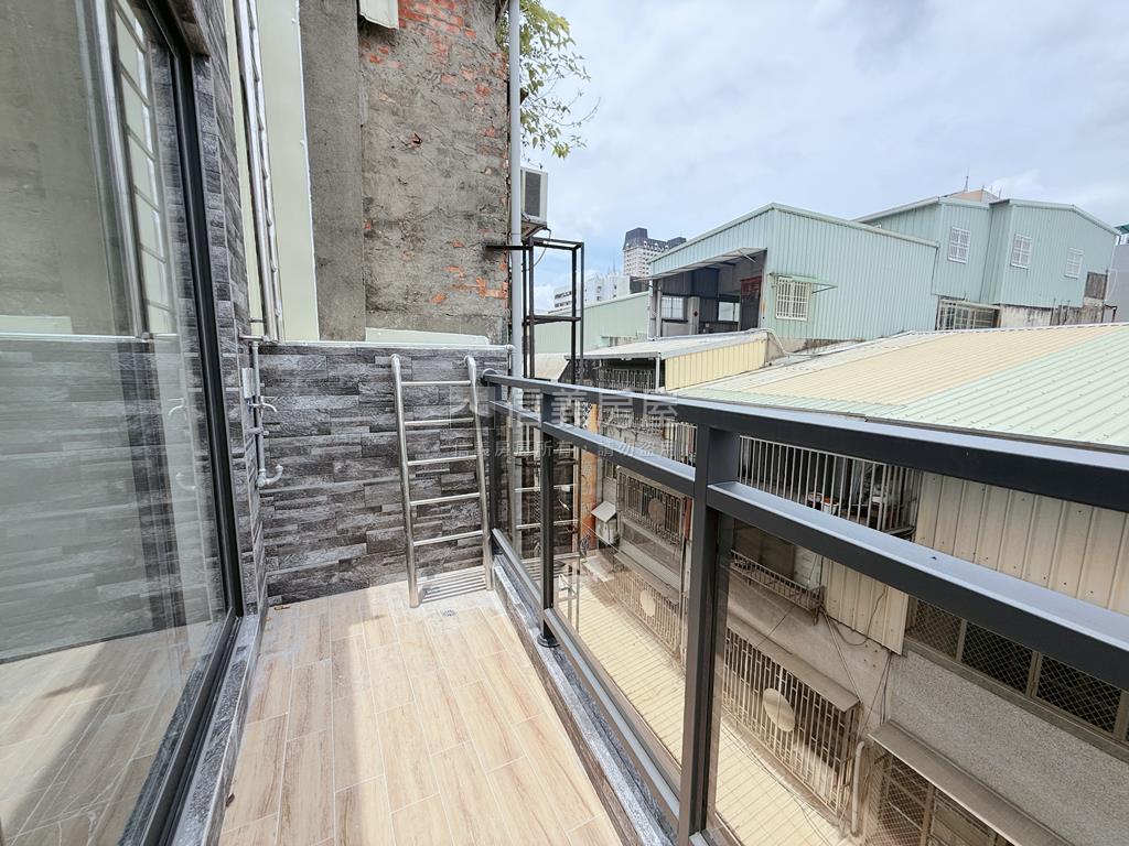 全新落成！近銀行臨路透天房屋室內格局與周邊環境